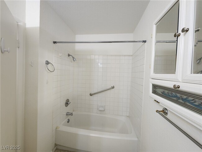 Building Photo - 1901 Villa Palms Ct