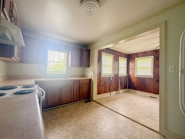 Building Photo - Charming 3-Bedroom Home in the Heart of Monterey with Large Yard & Garage
