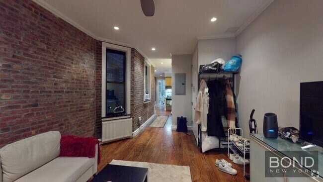 Building Photo - 450 W 50th St