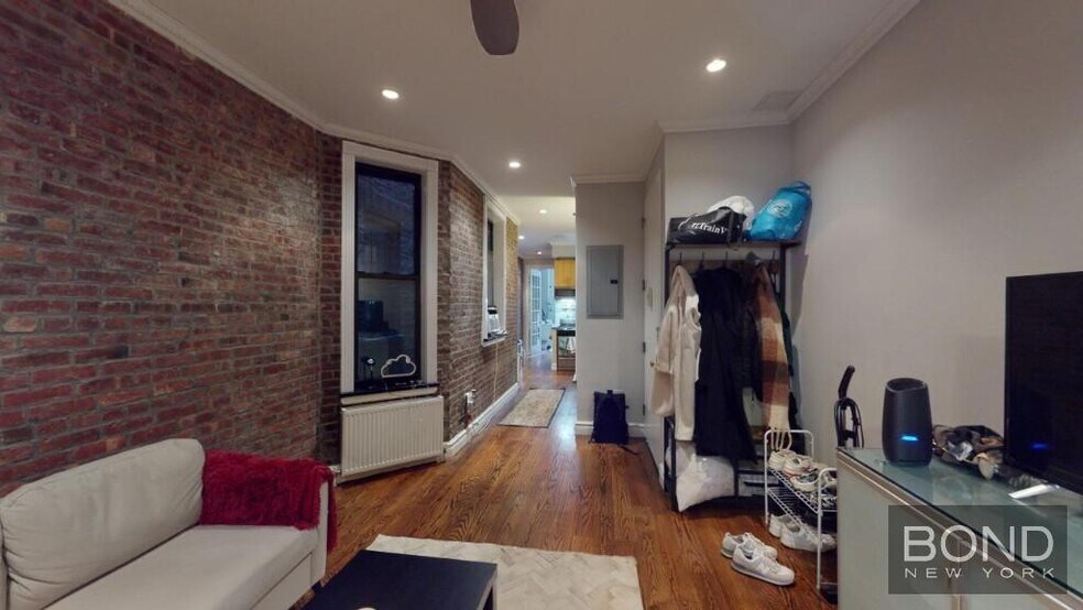 Primary Photo - 450 W 50th St