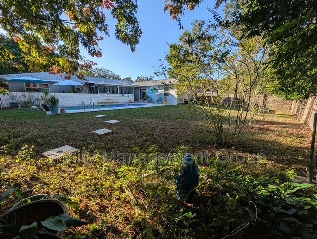 Building Photo - 7271 Holiday Dr