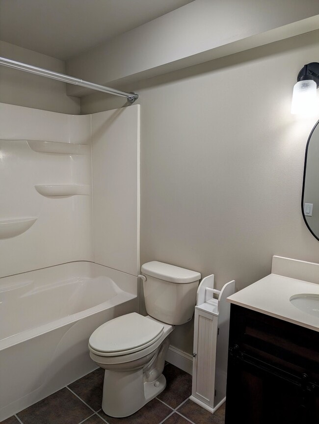 Building Photo - 1805 Hillshire Dr
