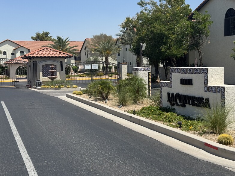 entrance to complex - 11011 N 92nd St