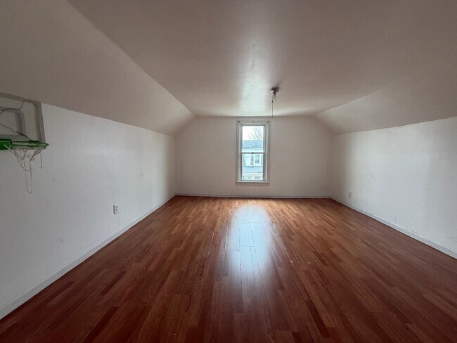 Building Photo - 405 New St