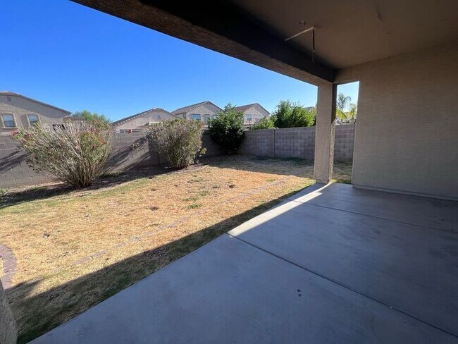 Building Photo - 5 bed 3 bath 3 car garage in San Tan Valley