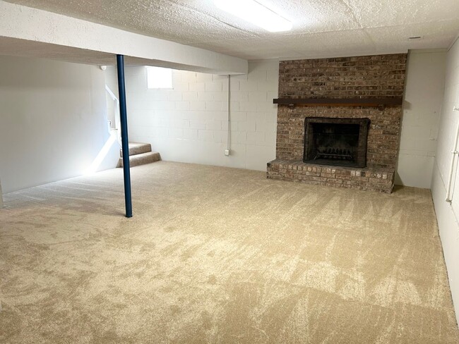 Building Photo - Mt Tabor ranch home with basement      250502