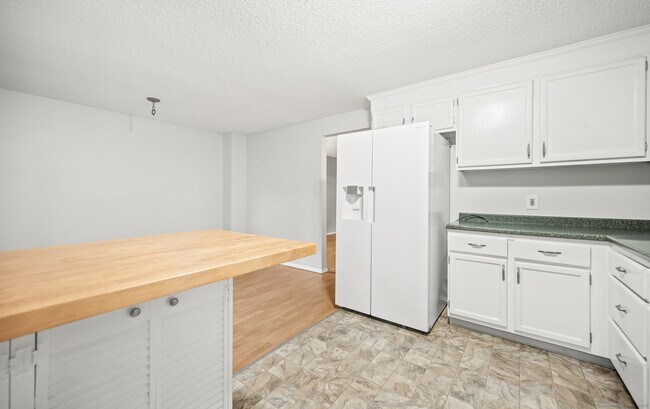 Building Photo - 45 Conestoga Way