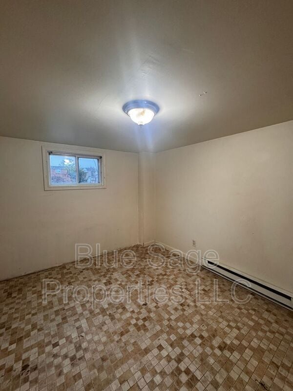 Building Photo - 575 S 4th St