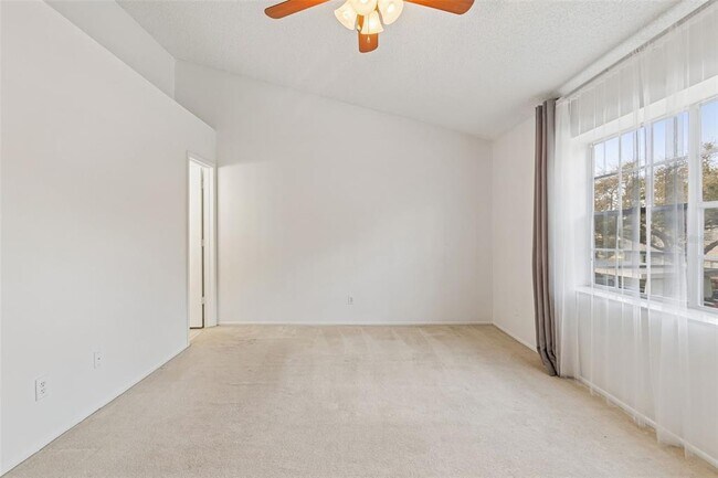 Building Photo - 607 Bough Ave