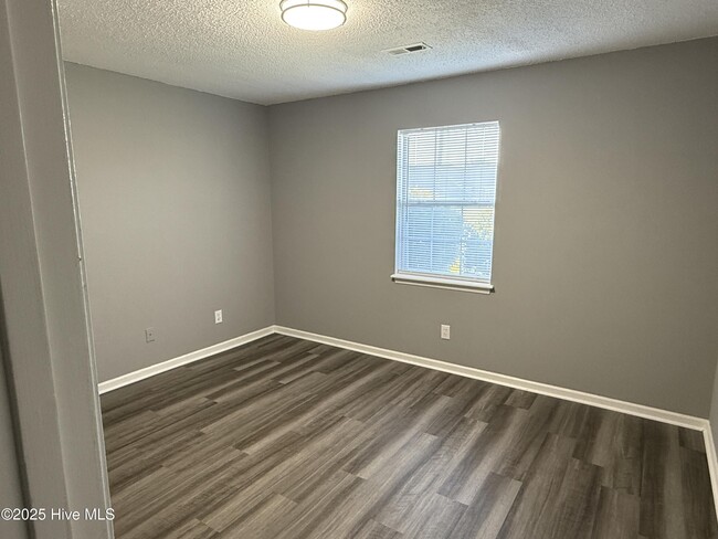 Building Photo - 1200 Peyton Cir
