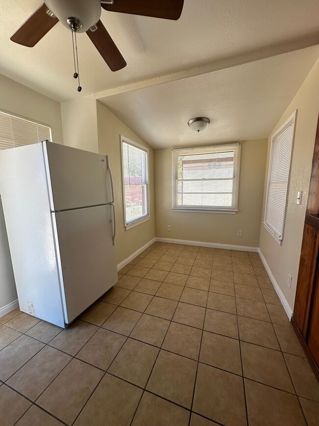 Building Photo - Welcome to your 2 bedroom 1 bath home!