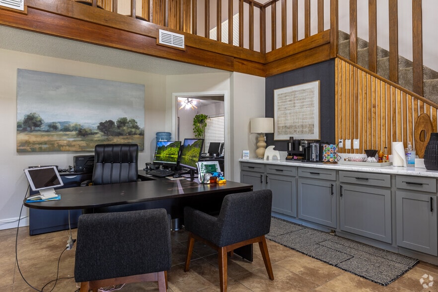 Coffee Bar - Country Crest Townhomes