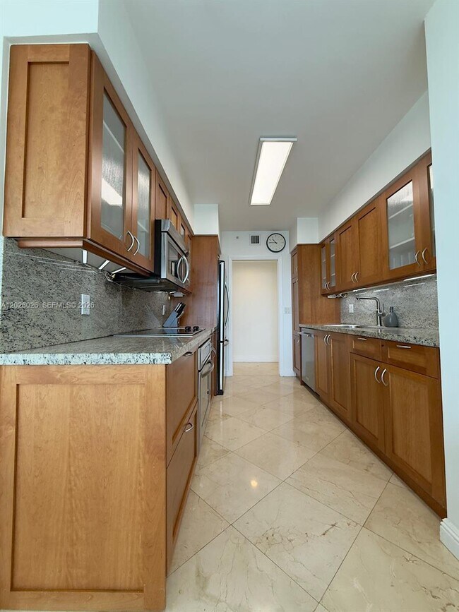 Building Photo - 16400 Collins Ave