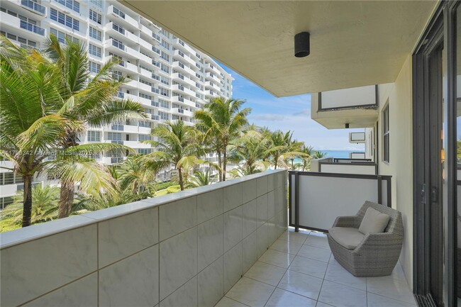 Building Photo - 1623 Collins Ave
