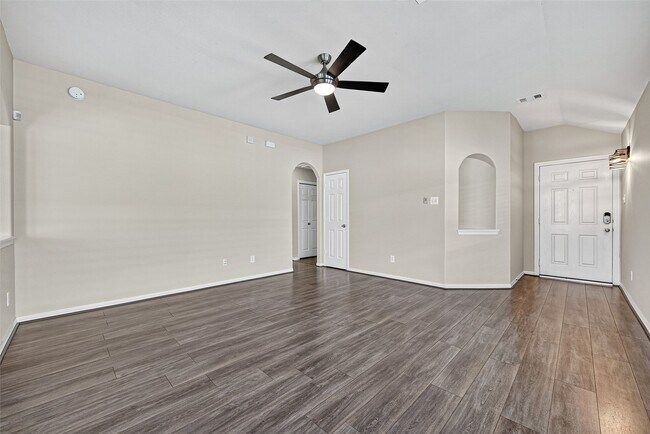 Building Photo - 26810 Henson Falls Dr