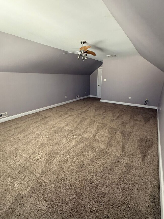 Building Photo - Large 4 Bedroom Home in Glen Allen