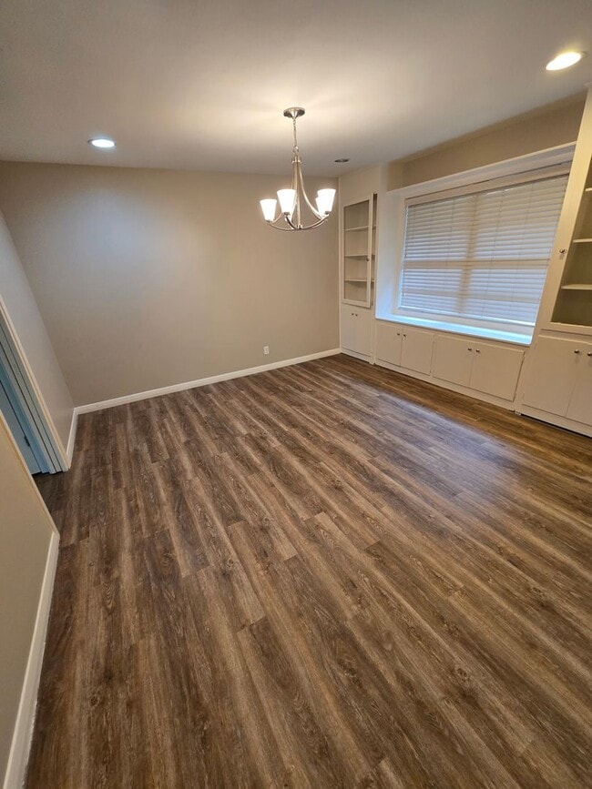 Building Photo - 960 Terrace Dr