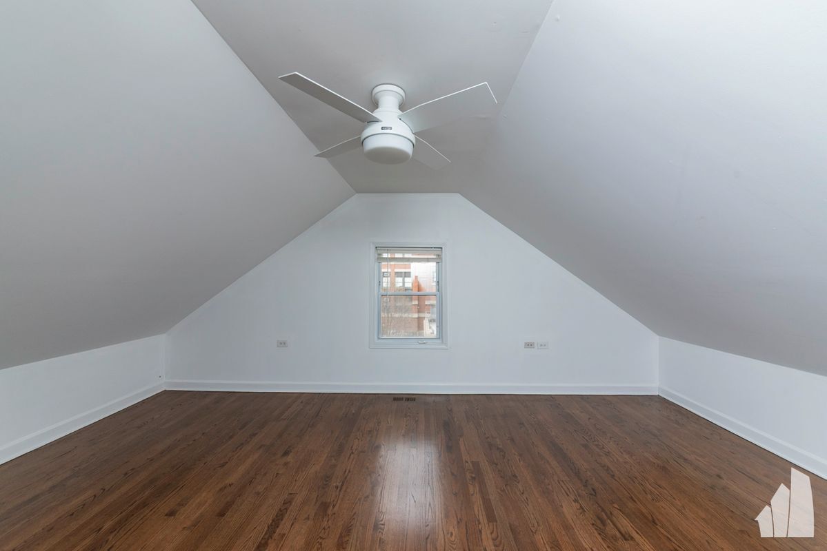 Building Photo - 1426 N Greenview Ave