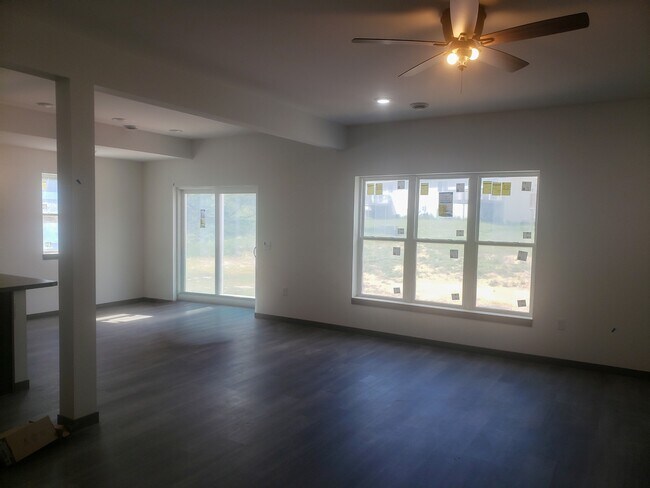 Building Photo - 1218 Salem Dr