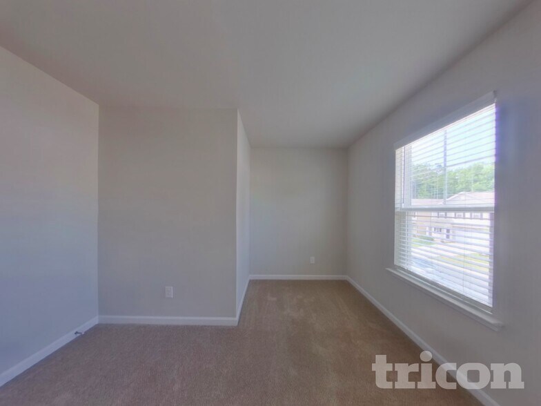 Building Photo - 201 Spring Knoll Dr