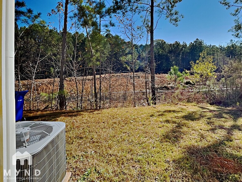Building Photo - 2547 Piering Dr