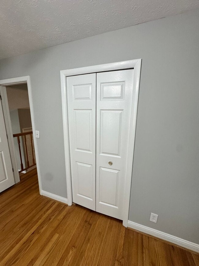 Building Photo - Spacious 4 Bedroom in Fern Creek