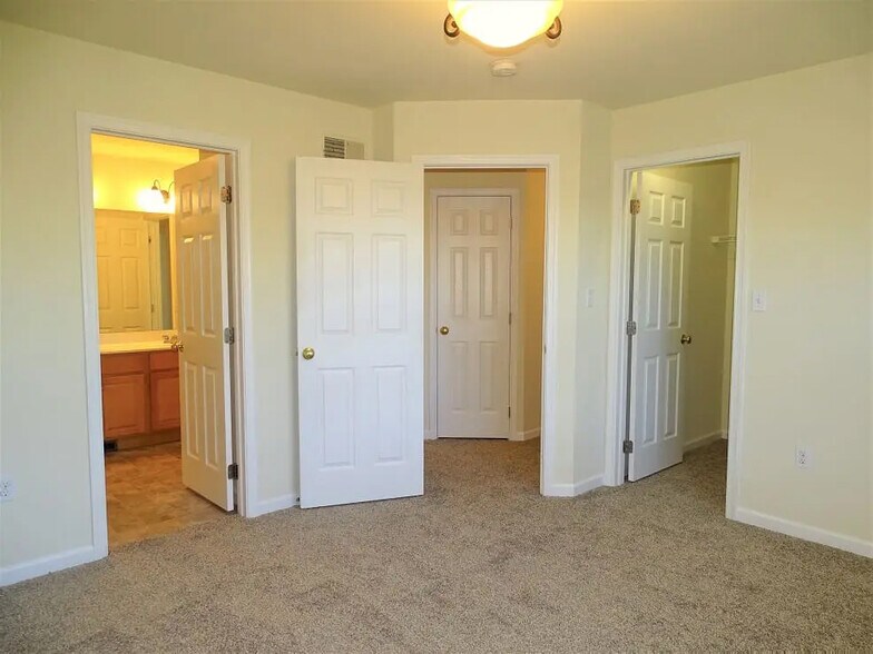 Building Photo - 104 Park Place Cir