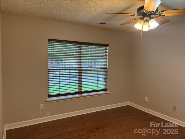Building Photo - 2032 Beckwith Ln