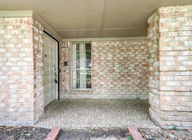 Building Photo - 10715 Elmdale Dr