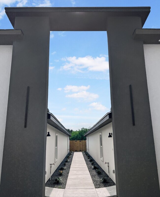 Building Photo - Brand New! Don't Miss Out Call today!