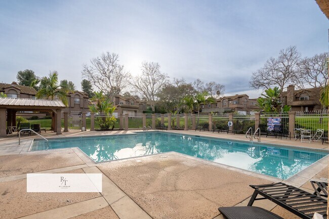 Building Photo - Bright Townhome in Sunset Community with Garage | Chino Valley USD