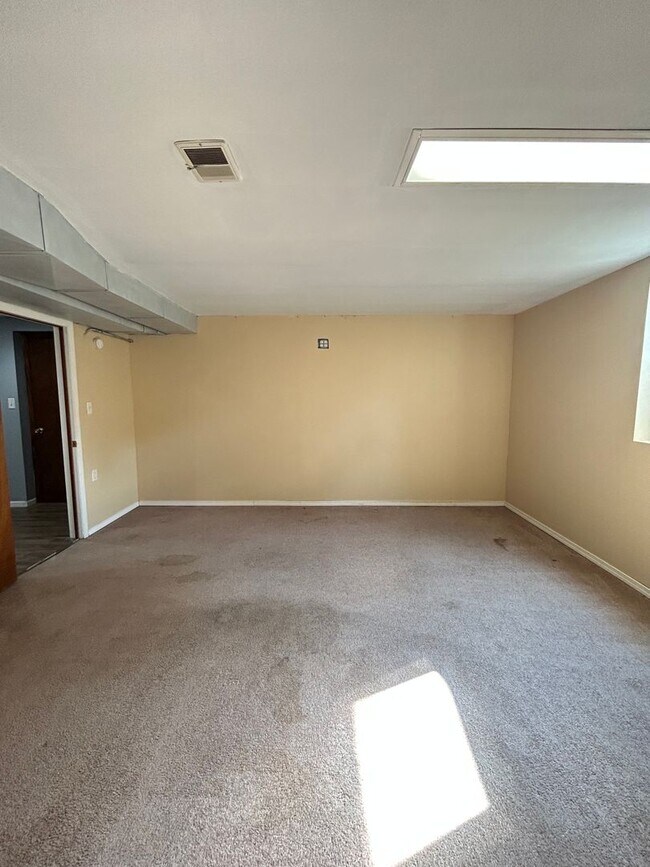 Building Photo - 704 N 74th Ave