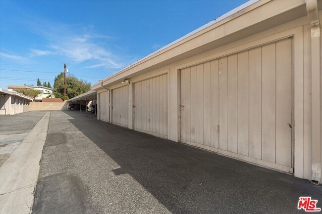 Building Photo - 2516 Arizona Ave