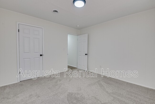 Building Photo - 3110 Arcadia Dr