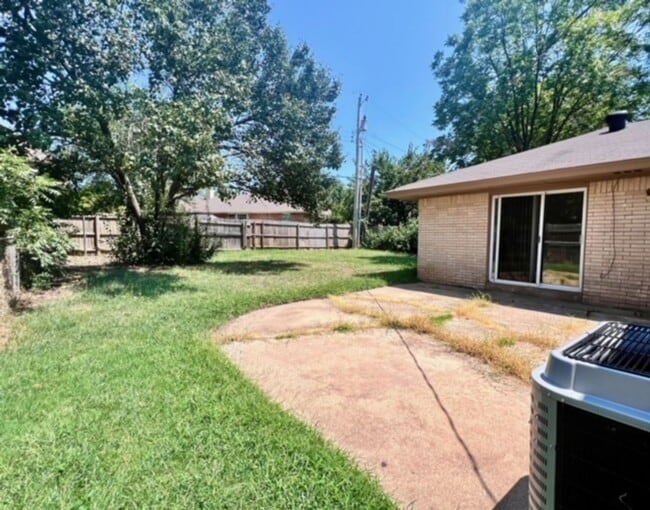 Building Photo - Very nice 3 bed 2 bath home - 1 mile from OU.