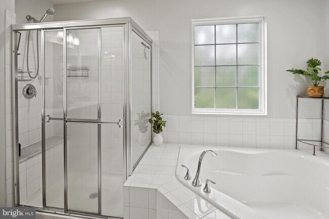 Building Photo - 7530 Stonehouse Run Dr