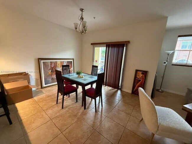 Building Photo - 8800 NW 107 Ct
