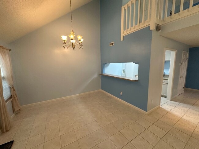 Building Photo - End Unit Townhouse for Rent