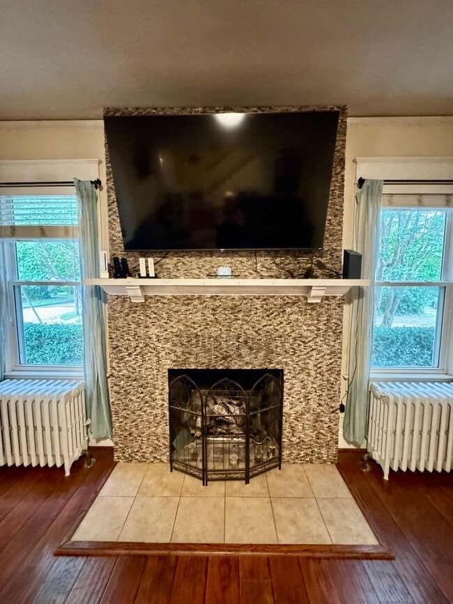 Building Photo - Beautiful Spacious Home with Mother-in-Law Suite