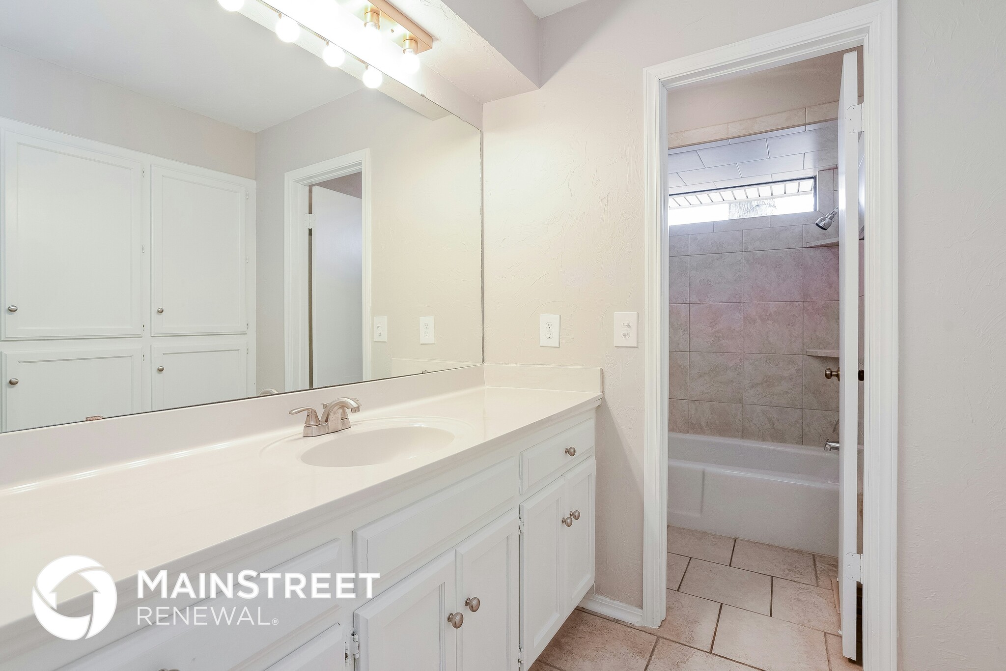 Building Photo - 300 3 Oaks Dr