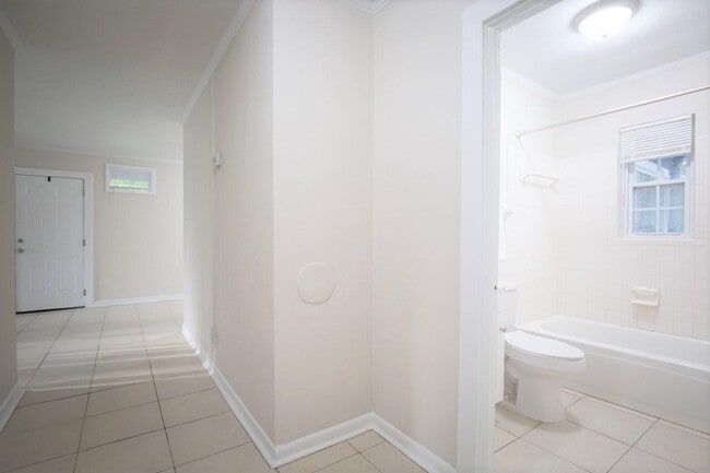 Building Photo - 211 Columbia Dr
