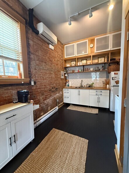 Building Photo - 26 E McMicken Ave
