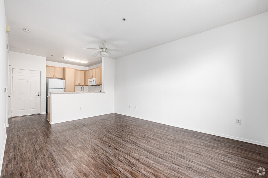 1BR, 1BA - 694SF - Dining Room - Burbank Senior Artists Colony