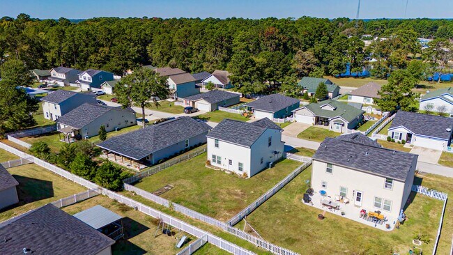 Building Photo - 169 Iris St