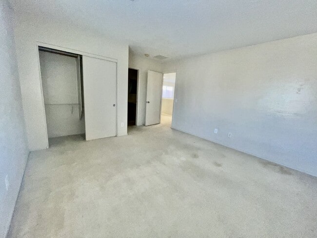 Building Photo - SPACIOUS 3 BEDROOM + LOFT | SILVERSTONE RANCH | GILCREASE ORCHARD VIEWS