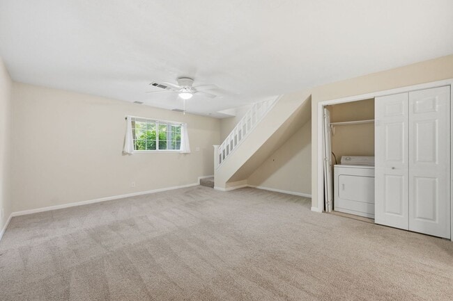 Building Photo - Stylish Two-Level Condo in Gables of Tuckerman Near Pike & Rose!