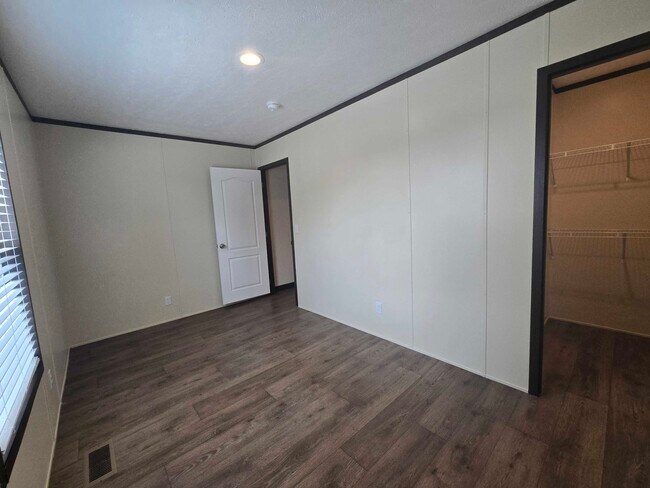 Building Photo - 709 N Collins Fwy