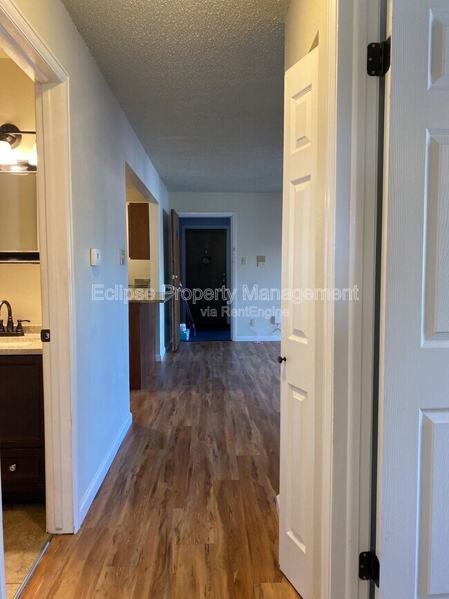 Building Photo - 512 Bell Ct