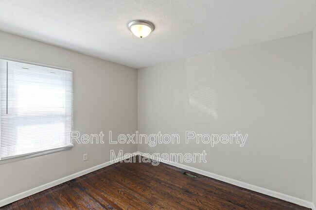 Building Photo - 604 Hi Crest Dr