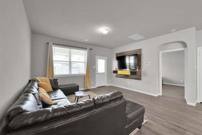 Building Photo - 2267 Raider Dr